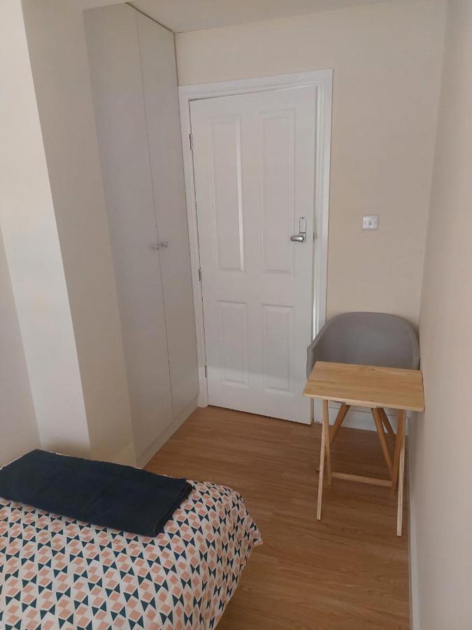 Single Room Only For One Adult Southall Kültér fotó