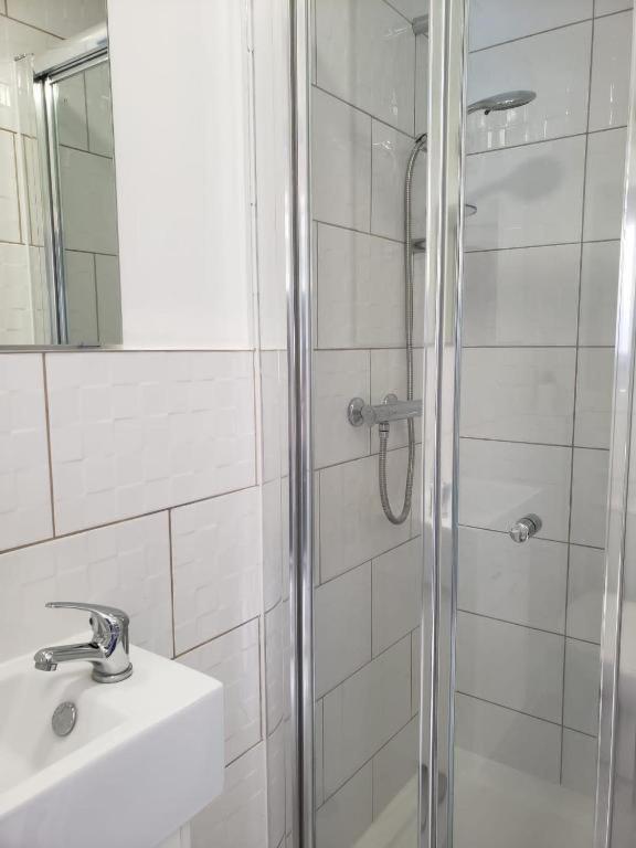 Single Room Only For One Adult Southall Kültér fotó